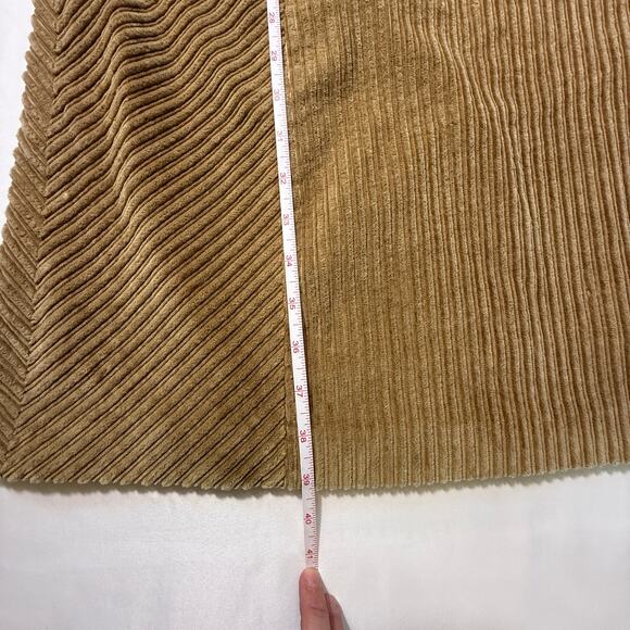 Elegant Gold Midi Dress - Picture 8 of 9